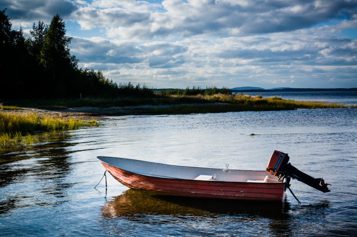 Båt i älven.
